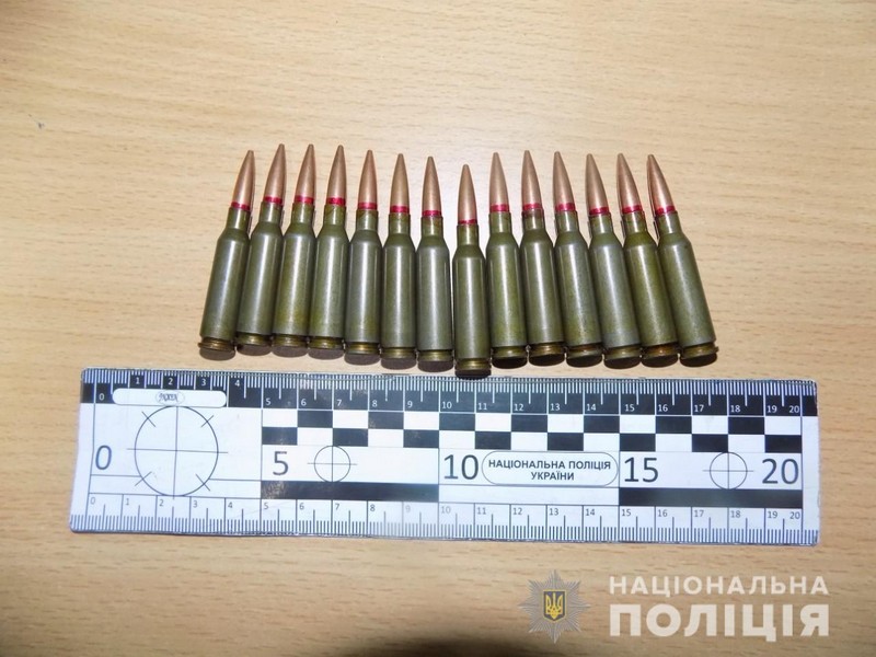 В Ужгороді посеред вулиці продавали набої В Ужгороді посеред вулиці двоє чоловіків продавали набої