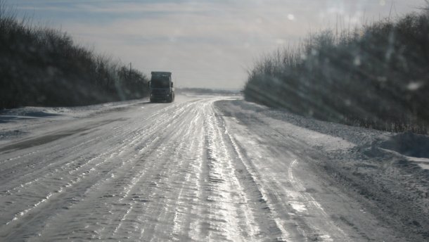 Закарпатців попереджають про ожеледицю на дорогах Жителів Закарпаття попереджають про ожеледицю на дорогах