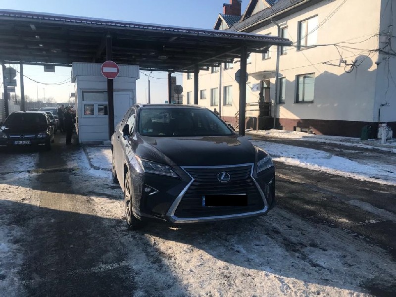 Дорожезну автівку викрадену в Україні намагались повторно ввезти Дорожезну автівку викрадену в Україні намагались повторно ввезти