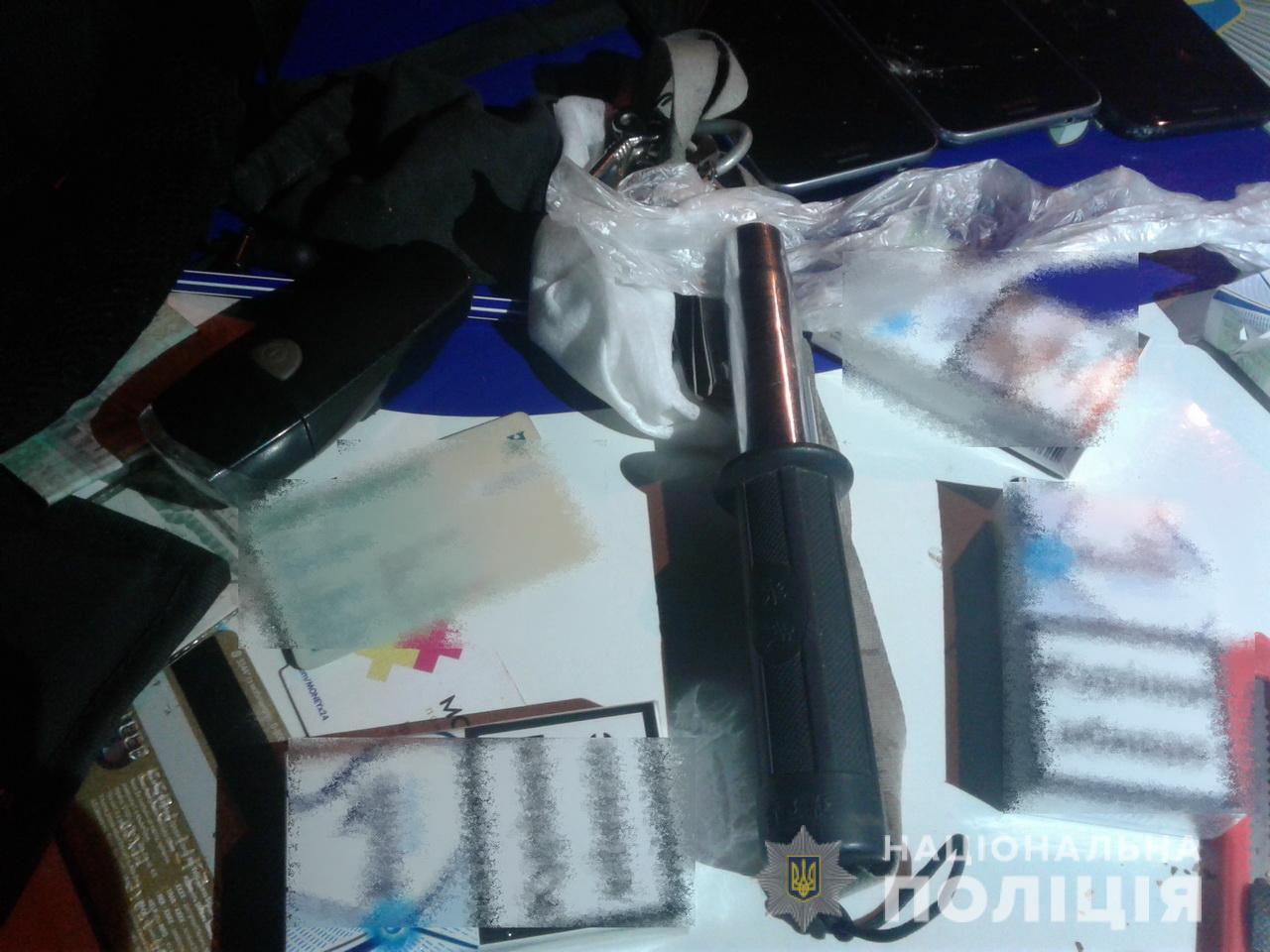 У жителя Берегова цієї ночі знайшли метамфетамін У Берегові цієї ночі у чоловіка знайшли метамфетамін і кийок