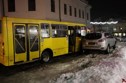 В Ужгороді сталася ДТП за участі автобуса В Ужгороді сталася ДТП за участі міського автобуса