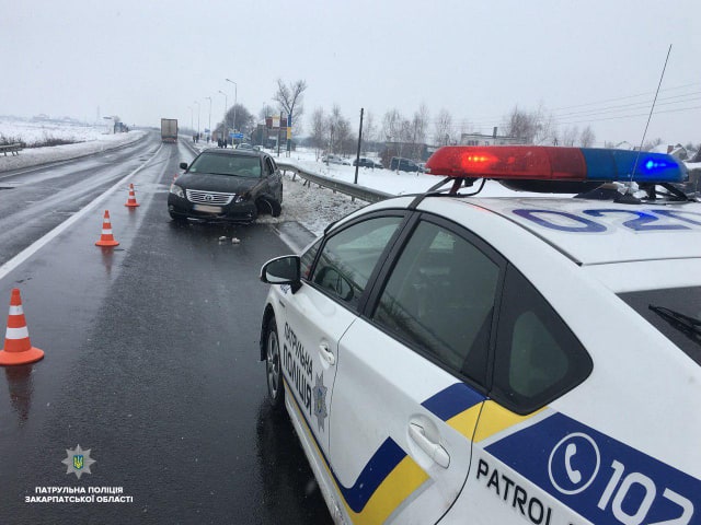 Авто врізалося у кафе: подробиці резонансної ДТП Авто врізалося у кафе Ласточка на трасі Київ-Чоп: подробиці резонансної ДТП біля Зняцева