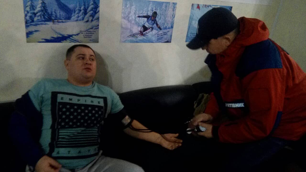 Туристу стало зле після катання на лижах На Драгобраті туристу із Києва стало зле після катання на лижах