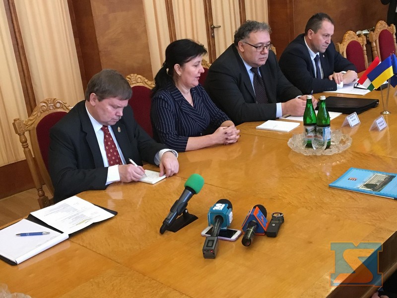На Закарпаття приїхав посол Угорщини в Україні В Ужгород із робочим візитом приїхав посол Угорщини в Україні Іштван Ійдярто