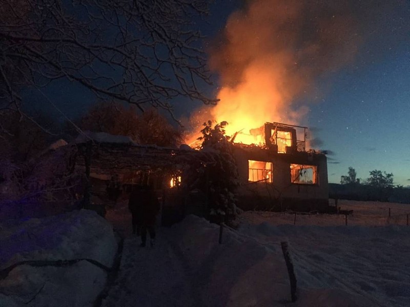 Чоловік врятував кохану дружину від страшної смерті У селі Ільниця чоловік врятував кохану дружину від страшної смерті