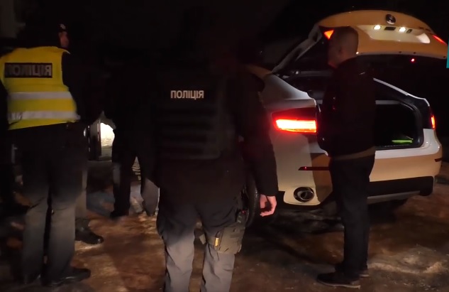 Стрілянина біля Ужгорода: британець на "BMW X6" стріляв по водієві авто "Volkswagen" Стрілянина на Ужгородщині: британець на "BMW X6" стріляв по водієві авто "Volkswagen"