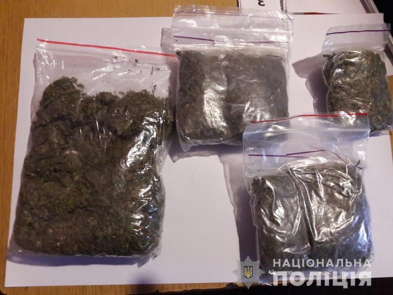 У будинку жителя Виноградова поліція знайшла наркотики У будинку жителя Виноградова поліція знайшла марихуану