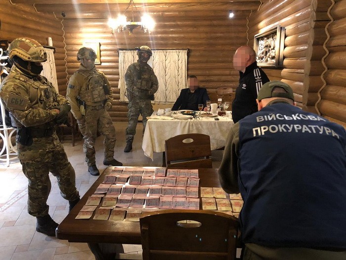 Що коїлося в одному з ресторанів поблизу Ужгорода: подробиці від СБУ У ресторані поблизу Ужгорода затримали зловмисника