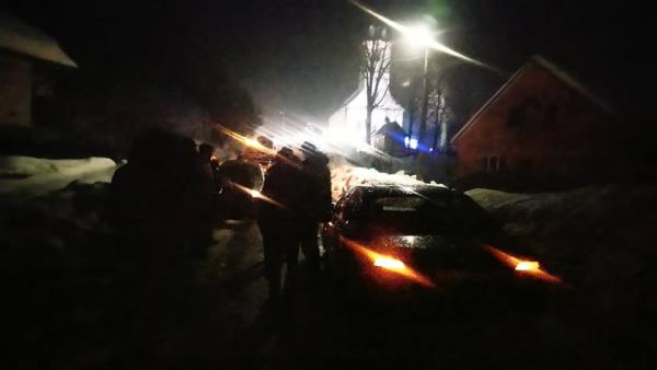 На неочищеній дорозі автобус занесло і він врізався у легковик, – ЗМІ У селі Бронька на Іршавщині через жахливий стан дороги автобус знесло на легковик