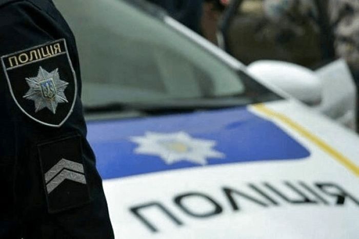 Водій "зупинився", коли в’їхав у дерево: патрульні оприлюднили відео нічних пригод Водій "зупинився", коли в’їхав у дерево: патрульні оприлюднили відео нічних пригод в Ужгороді