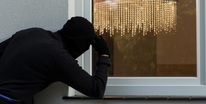 Чоловік пограбував жінку, в якої винаймав будинок У Виноградові 29-річний чоловік пограбував жінку, в якої винаймав будинок