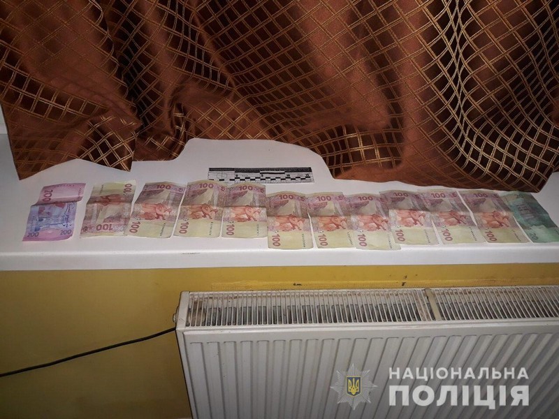 Поліція затримала двох чоловіків, які займалися незаконним "бізнесом" На Закарпатті поліція затримала двох чоловіків, які займалися незаконним "бізнесом" – збували наркотики