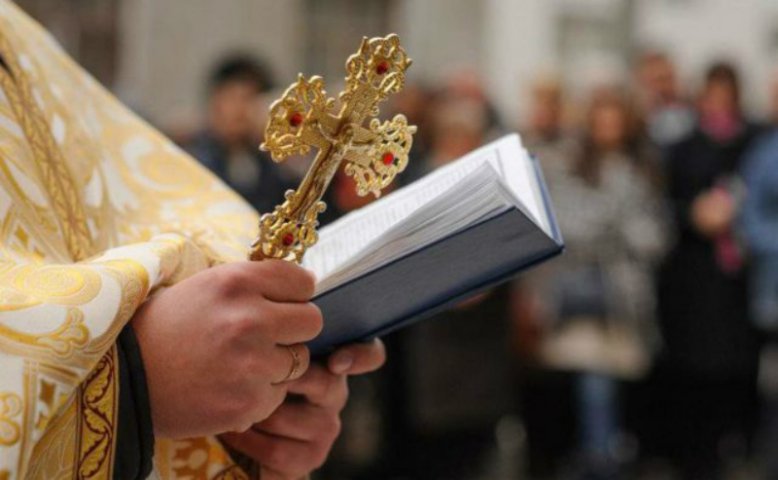 Закарпатський священик забарикадувався у храмі: відома причина Владика Варсонофій розповів, що закарпатський священик забарикадувався у храмі в Ясінях