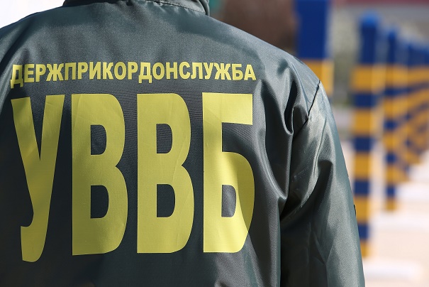 Закарпатські прикордонники "закривали" очі на контрабанду сигарет За 10 тисяч гривень закарпатські прикордонники "закривали" очі на контрабанду сигарет