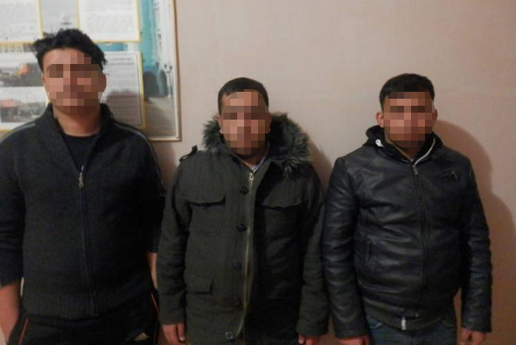 Трьох азіатів затримали на околиці Хуста Трьох азіатів, які намагалися незаконно потрапити до Румунії, затримали на околиці Хуста