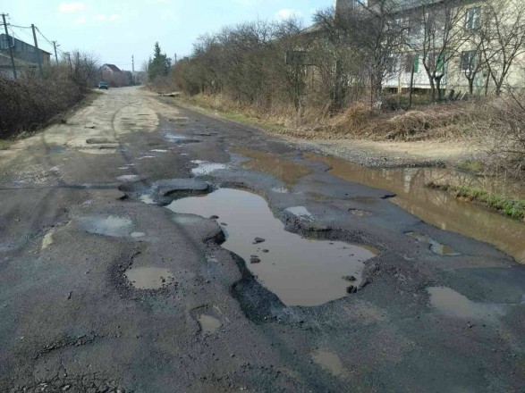 На ремонт доріг Закарпаття цьогоріч виділять рекордні 600 мільйонів гривень На ремонт доріг Закарпаття цьогоріч виділять рекордні 600 мільйонів гривень