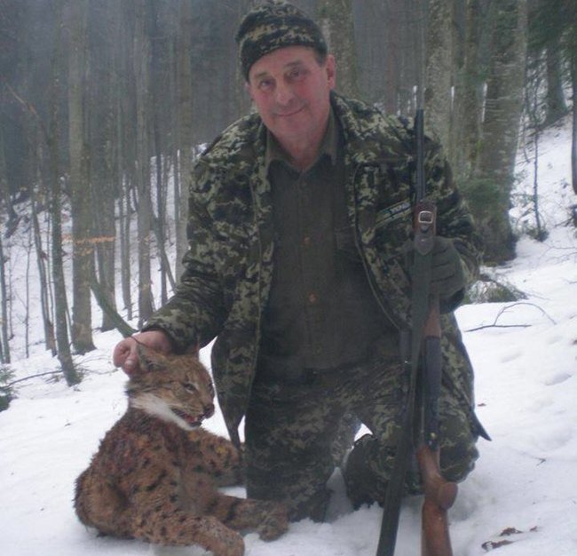 Скандальний екс-лісничий, підозрюваний у вбивстві рисі, намагається поновитися на посаді через суд Екс-лісничий, підозрюваний у вбивстві рисі на Закарпатті, намагається поновитися на посаді через суд