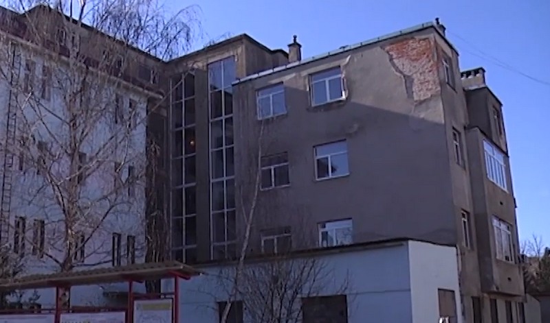 Грибок на стінах та таргани в палатах: закарпатці обурені станом лікарні Грибок на стінах та таргани в палатах: закарпатці обурені станом Виноградівської районної лікарні