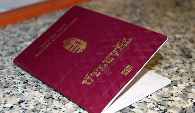 Молодий закарпатець пред’явив на КПП закордонний паспорт громадянина Угорщини: чим все закінчилося Молодий українець пред’явив на КПП Чоп закордонний паспорт громадянина Угорщини. Його затримали