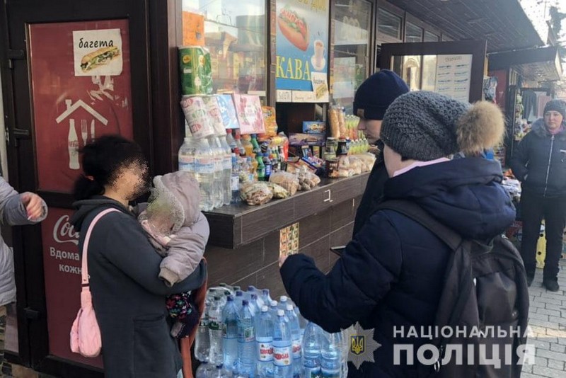 В Ужгороді поліція виявила дітей, які займаються жебракуванням В Ужгороді закарпатська поліція виявила дітей, які займаються жебракуванням