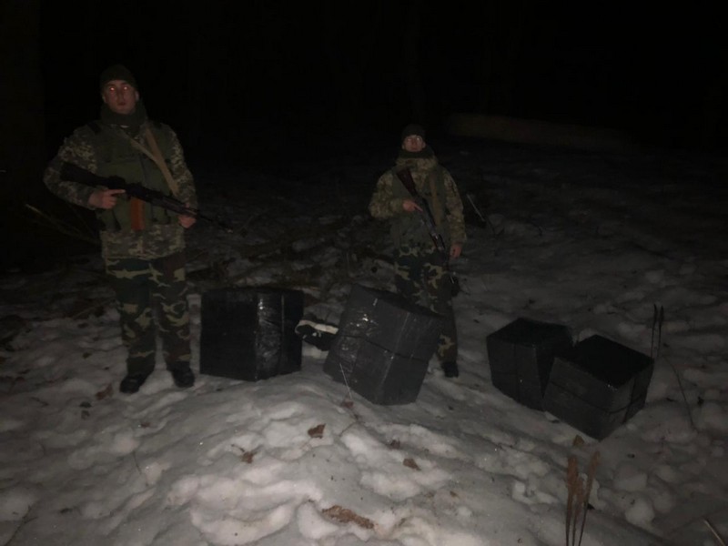 Поблизу річки знайшли 23 ящики сигарет На Закарпатті поблизу річки Тиси знайшли 23 ящики сигарет
