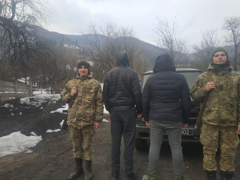 Контрабандисти намагалися підкупити прикордонників На Рахівщині контрабандисти намагалися підкупити прикордонників