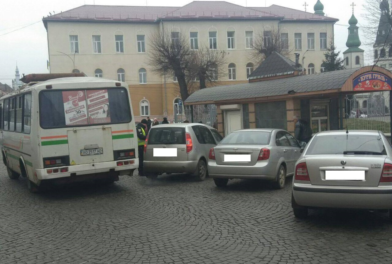 У Мукачеві штрафують "водіїв-оленів" У Мукачеві штрафують "водіїв-оленів", які паркуються у заборонених місцях