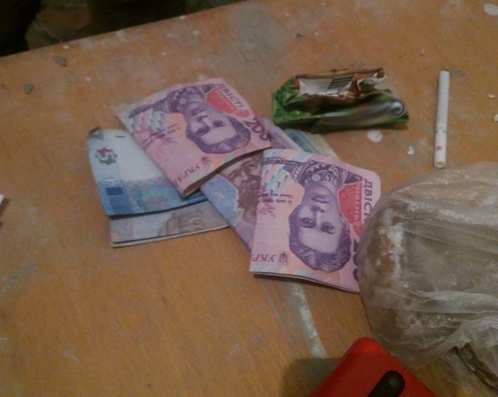 Троє зловмисників побили в Ужгороді чоловіка і відібрали в нього гроші Троє зловмисників побили в Ужгороді чоловіка і відібрали в нього гроші