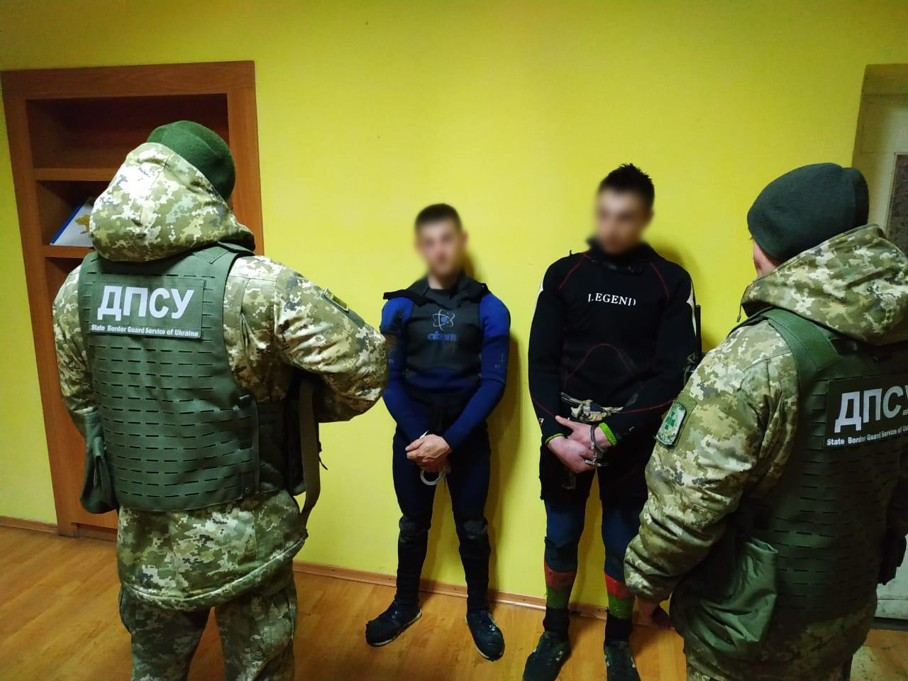 На березі річки затримали двох "водолазів" На Закарпатті на березі річки Тиси затримали двох "водолазів"