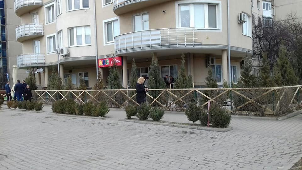 В Ужгороді з-пiд будинку невідомі вкрали автомобіль "Volkswаgen Pаssаt" Невідомі вкрали в Ужгороді з-під будинку автомобіль Volkswаgen Pаssаt