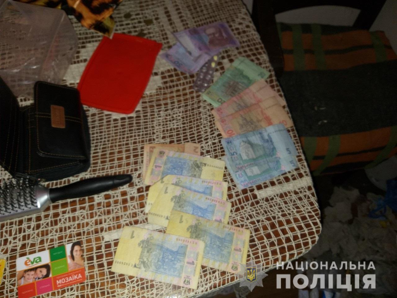 Підбіг і вихопив сумочку: жінка постраждала від рук грабіжника Підбіг і вихопив сумочку: у Берегові жінка постраждала від рук грабіжника