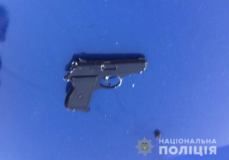 Мукачівець розгулював вулицями із пістолетом у кишені Мукачівець розгулював вулицями Верхнього Коропця із пістолетом у кишені