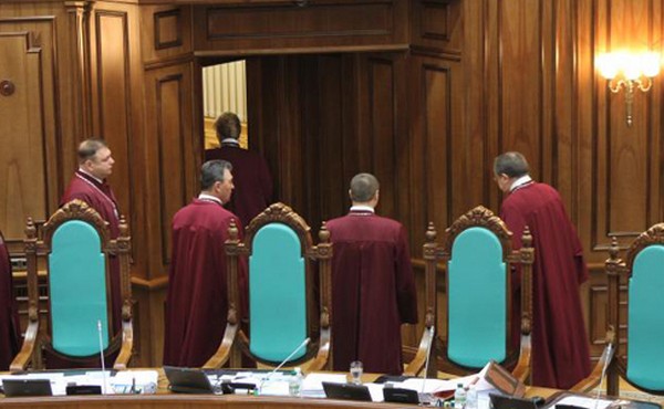 Суддя із Закарпаття був проти скасування статті про незаконне збагачення Суддя із Закарпаття Василь Лемак був проти скасування статті про незаконне збагачення