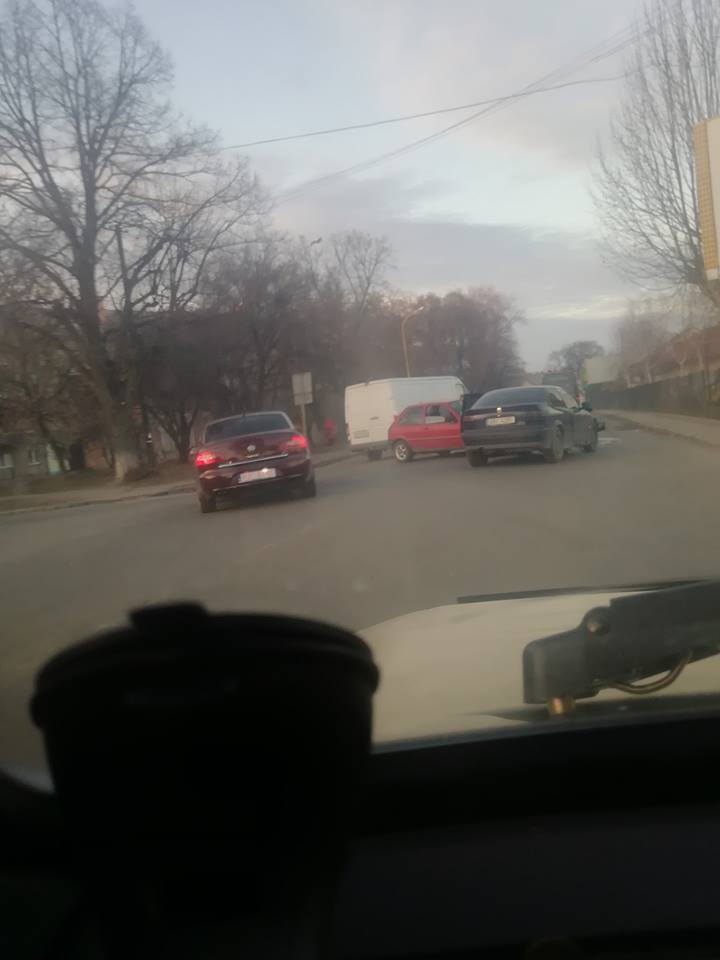 ДТП в Ужгороді: неподалік вокзалу зіткнулись дві автівки Неподалік залізничного вокзалу в Ужгороді зіткнулись дві автівки