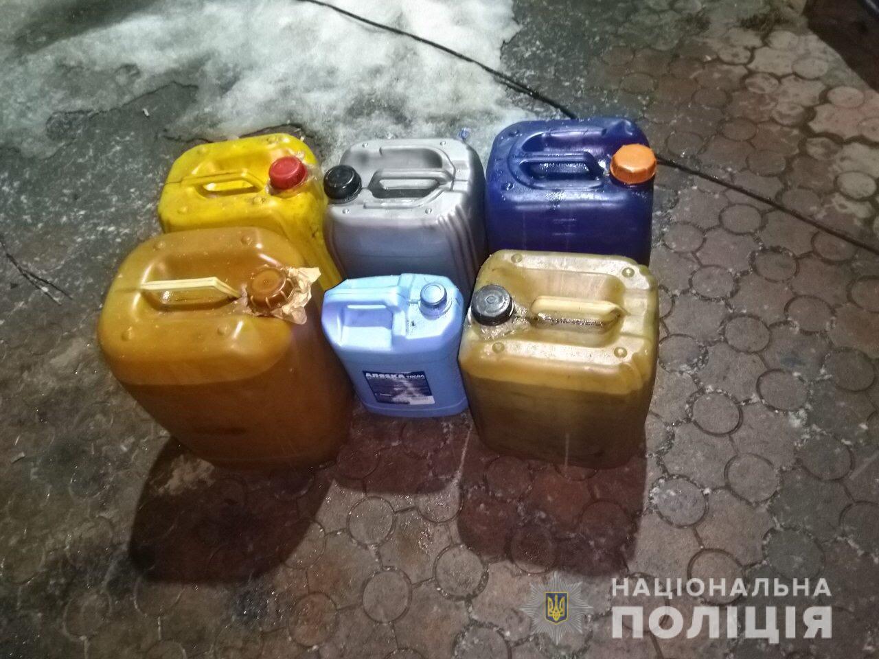 15-річний хлопець вкрав майже 200 літрів дизпалива 15-річний хлопець у селі Луги вкрав майже 200 літрів дизпалива