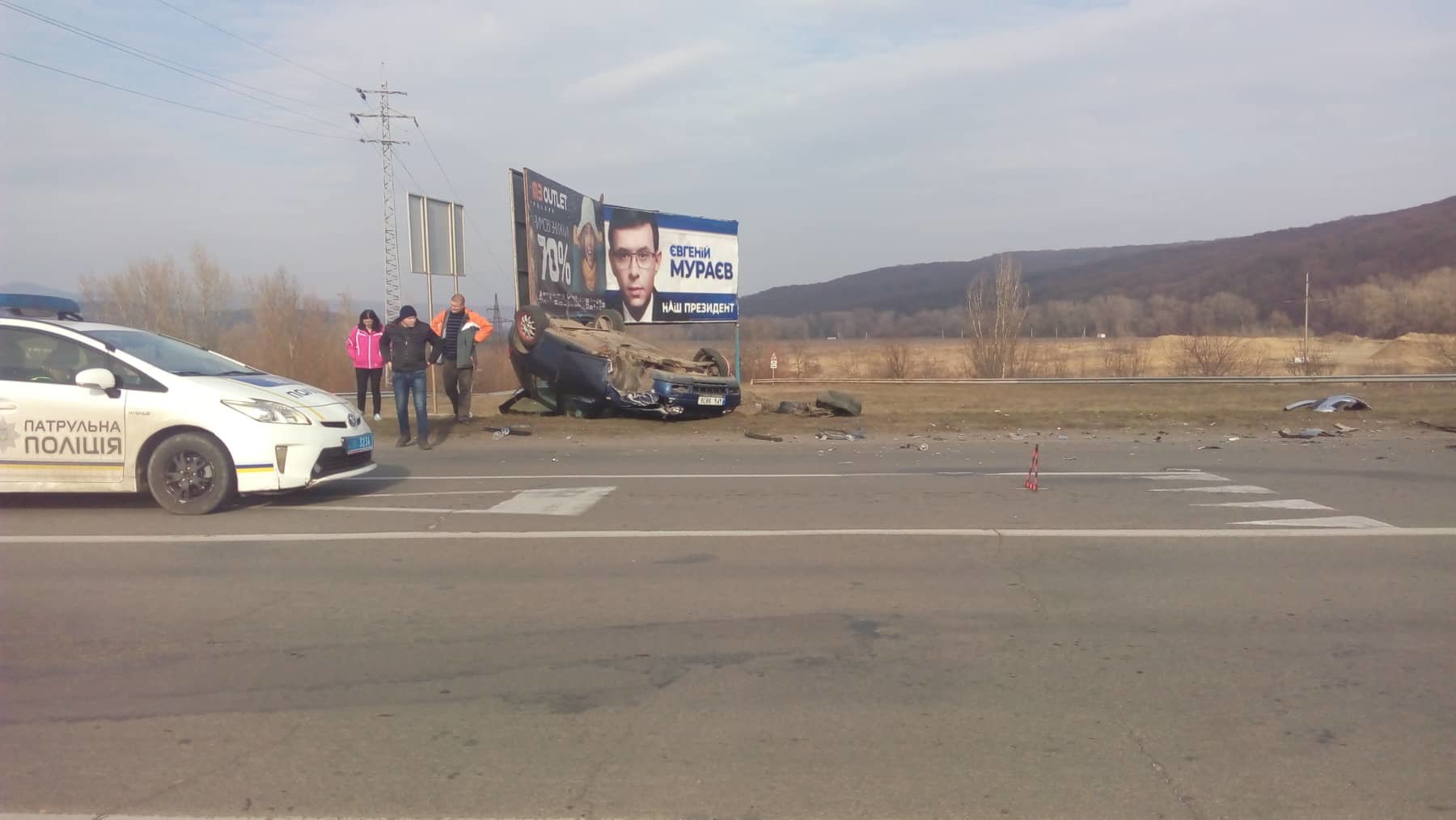 ДТП на об’їзній Ужгорода: одна автівка перекинулась на дах В Ужгороді в результаті ДТП автомобіль перекинувся на дах
