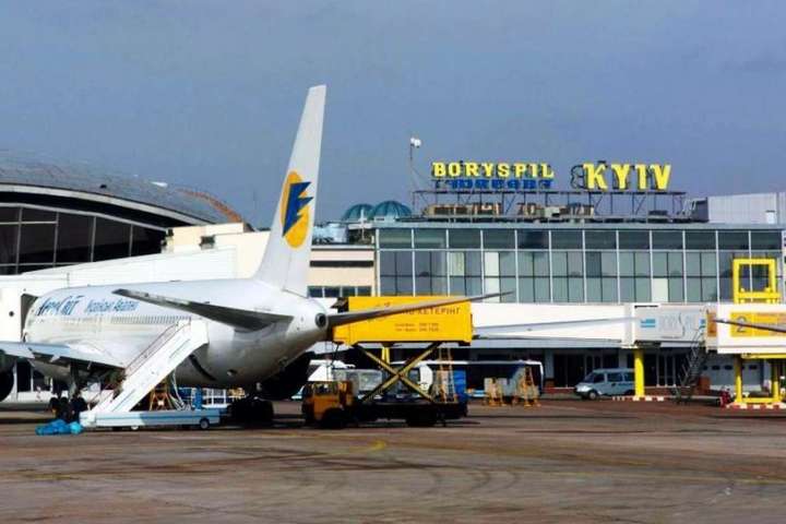 Правоохоронці знайшли зловмисника, який перебував у розшуку В аеропорту Бориспіль правоохоронці знайшли зловмисника, який переправляв за кордон нелегалів
