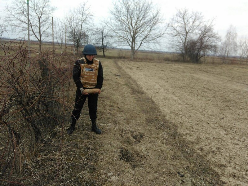 Під час чистки каналу виявили небезпечні знахідки Під час чистки каналу в Ужгороді виявили небезпечні знахідки