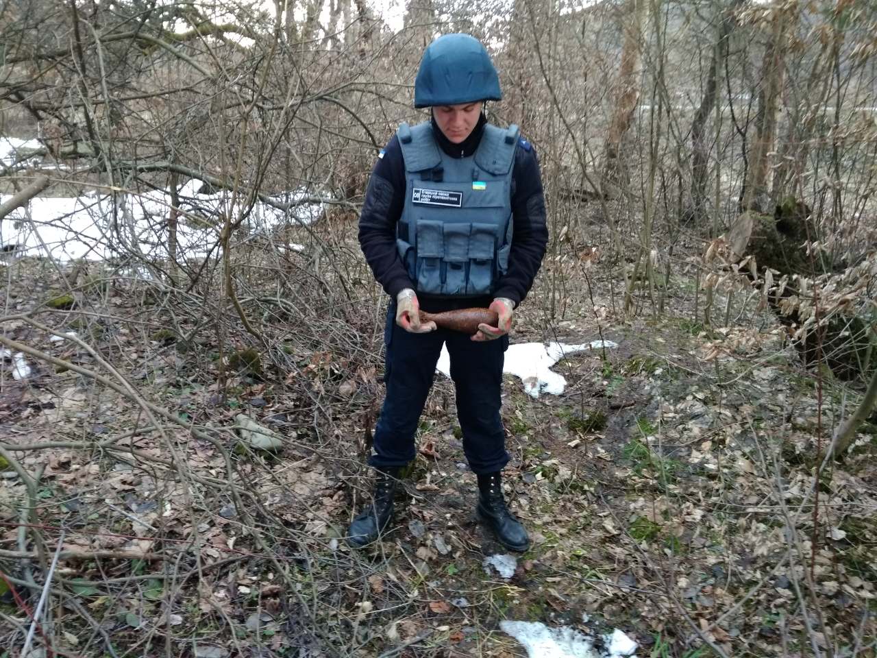 На Великоберезнянщині чоловік під час збирання хмизу знайшов небезпечну знахідку На Великоберезнянщині чоловік під час збирання хмизу знайшов небезпечну знахідку
