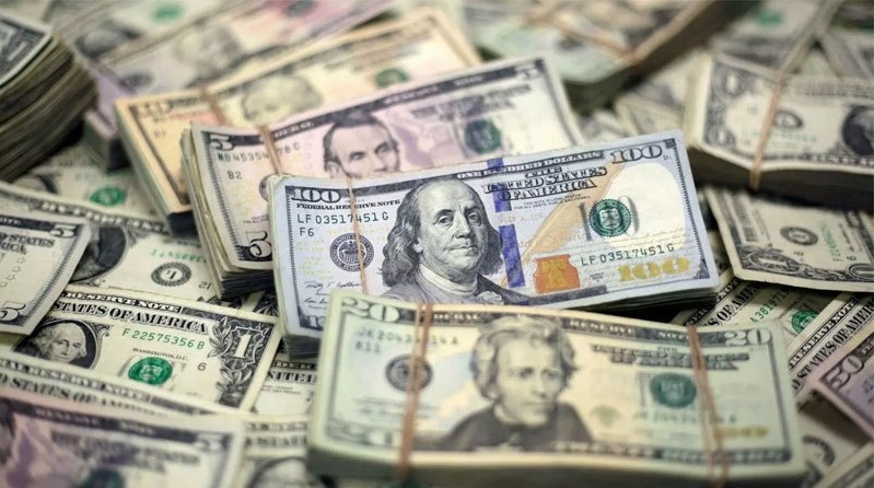 Долар продовжує дешевшати: прогнози експертів Напередодні виборів долар продовжує дешевшати: прогнози експертів