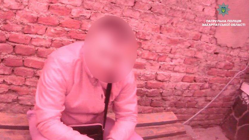 Чоловік побив поліцейську: подробиці гучного затримання в Ужгороді Чоловік побив поліцейську 8 березня: подробиці гучного затримання в Ужгороді