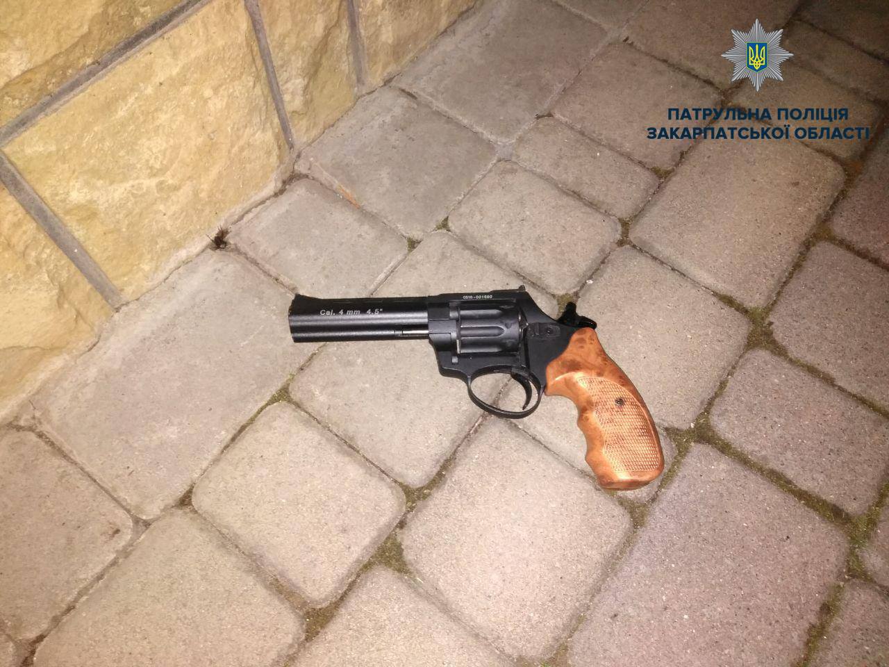 У Мукачеві чоловік намагався вбити своїх дітей У Мукачеві 9 березня п’яний чоловік намагався вбити своїх дітей