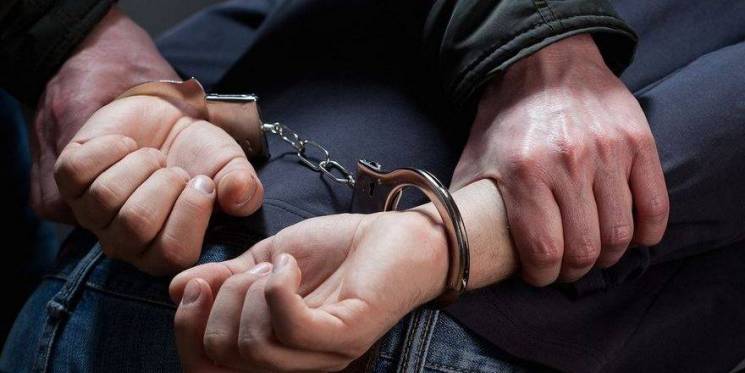 Хлопець повернувся із-за кордону і його одразу затримали: у поліції розповіли подробиці 25-річний хлопець украв авто, яке було припарковане біля закладу відпочинку в селищі Тересва