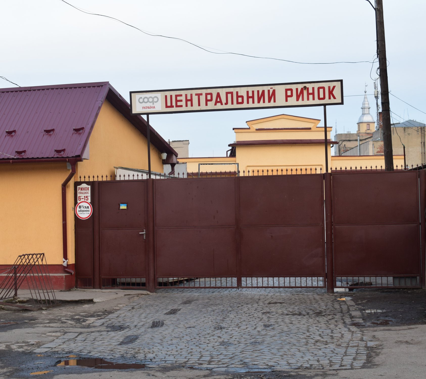 Підприємці Берегова поскаржились на роботу директора місцевого ринку Мер міста Берегова Золтан Бабяк розповів про конфлікт підприємців із директором місцевого ринку