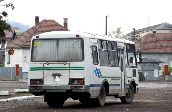 У Мукачеві з автобуса випали дві жінки У Мукачеві з автобуса "Мукачево-Червеньово" випали дві жінки