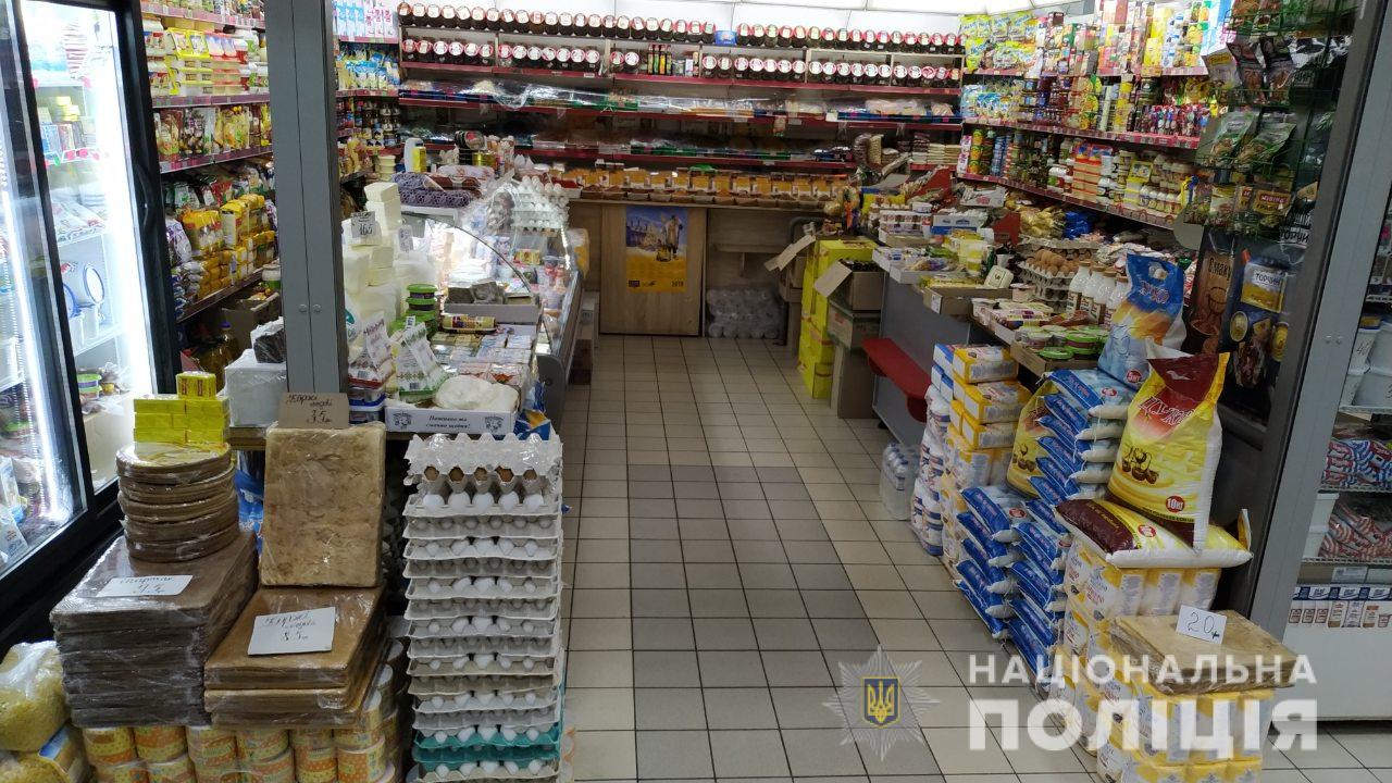 У Мукачеві на ринку пограбували торговельну точку У Мукачеві на ринку чоловік пограбував торговельну точку