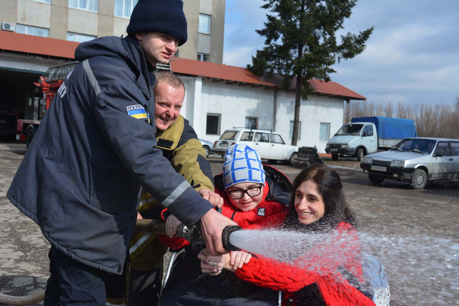 Закарпатські рятувальники здійснили мрію хворого хлопчика Пожежники здійснили мрію хворого 13-річного хлопчика