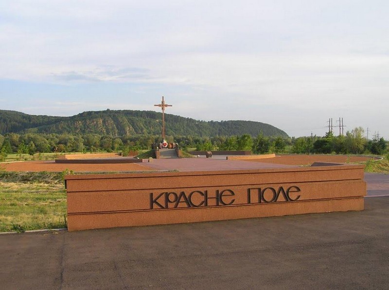 7 автобусів із бюджетниками поїхали на Красне поле на зустріч із Порошенком 15 березня 7 автобусів із бюджетниками поїхали на Красне поле на зустріч із Петром Порошенком