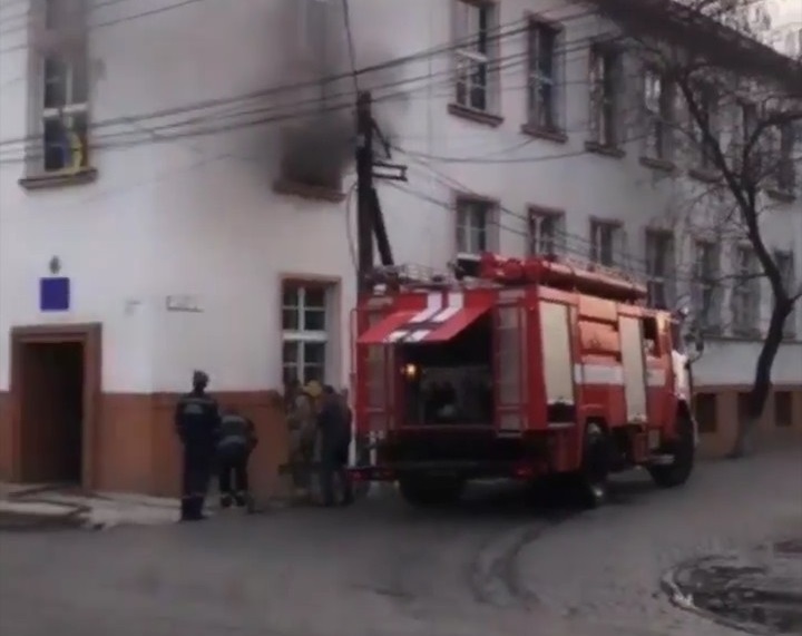 На Закарпатті горіло приміщення коледжу МДУ У Виноградові горіло приміщення коледжу МДУ