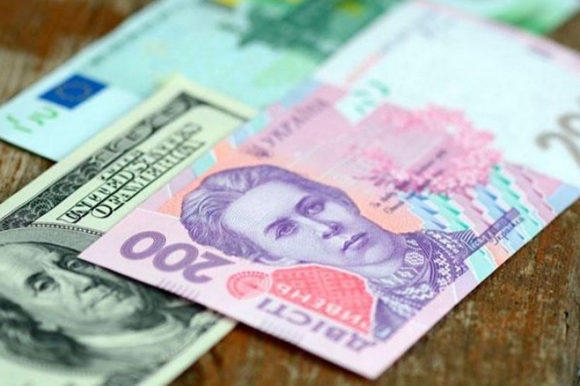 Гривня продовжує падіння: курс валют на 19 березня Курс валют на 19 березня